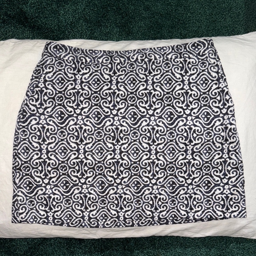 Elegant Navy and White Patterned Skirt